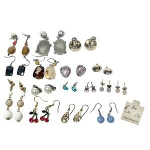 Lot of 17 Vintage Retro Style Earrings Gold Tone Pearls Stones Multicolor